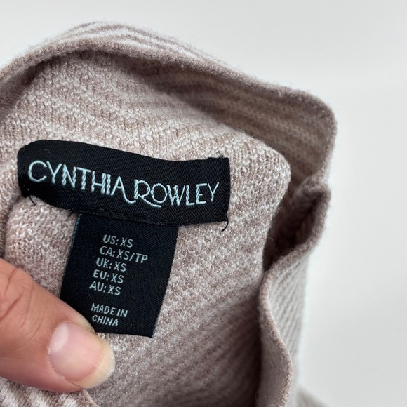 Cynthia Rowley luxe Chevron cozy mock neck knit Sweater tan cream winter Size XS - Picture 4 of 5